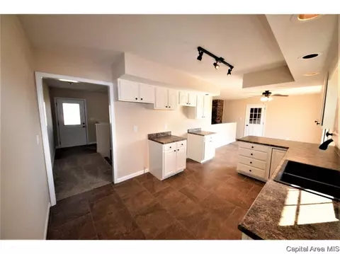 14517 Prairie Trl, Athens, IL 62613 photo 4