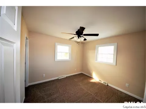 14517 Prairie Trl, Athens, IL 62613 photo 16