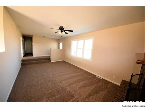14517 Prairie Trl, Athens, IL 62613 photo 6