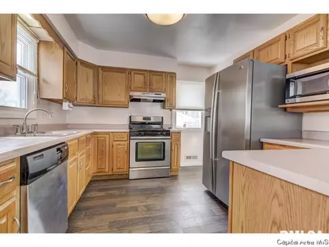 5 Bel Aire Dr, Springfield, IL 62703 photo 4