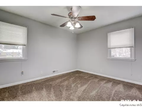 5 Bel Aire Dr, Springfield, IL 62703 photo 8
