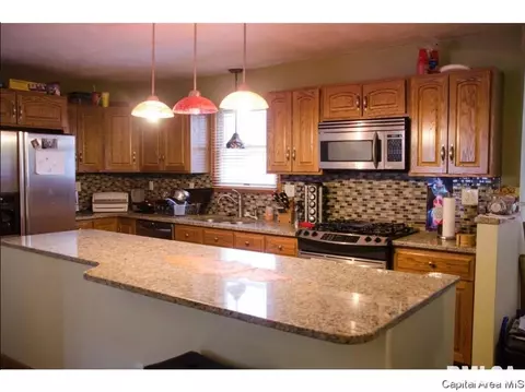 100 Mayden, Springfield, IL 62707 photo 2
