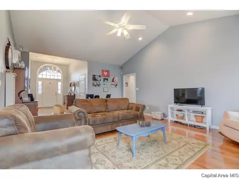 370 Fitzgerald Dr, Springfield, IL 62711 photo 5