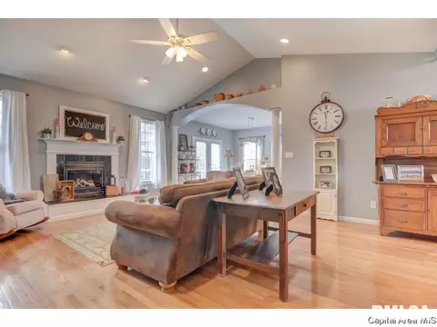 370 Fitzgerald Dr, Springfield, IL 62711 photo 4