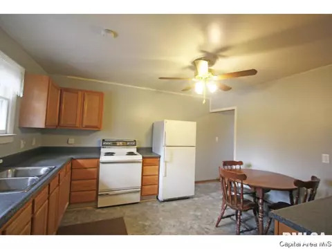 2016 N 9th St, Springfield, IL 62702 photo 2