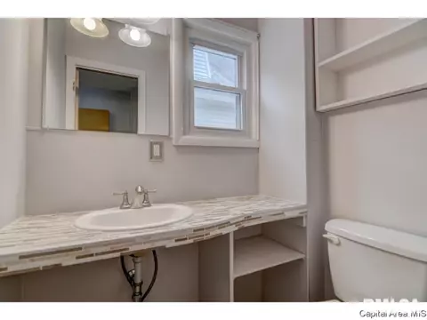 126 N State St, Springfield, IL 62702 photo 18