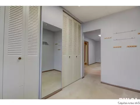 126 N State St, Springfield, IL 62702 photo 17