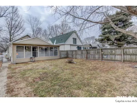 126 N State St, Springfield, IL 62702 photo 4