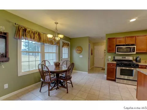 304 E Center St, Loami, IL 62661 photo 9
