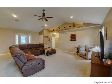 304 E Center St, Loami, IL 62661 photo 3