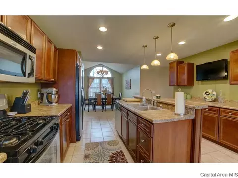304 E Center St, Loami, IL 62661 photo 6