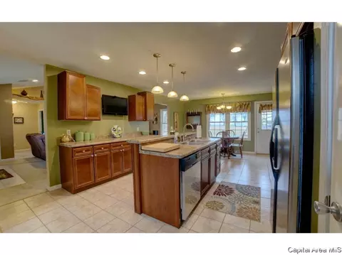304 E Center St, Loami, IL 62661 photo 7
