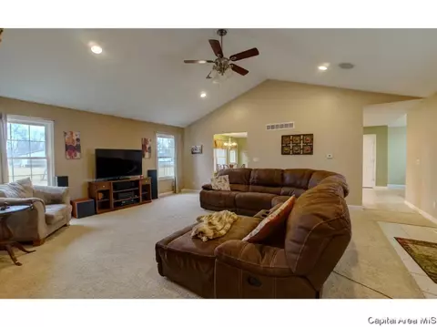 304 E Center St, Loami, IL 62661 photo 4