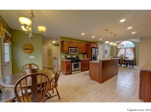 304 E Center St, Loami, IL 62661 photo 10