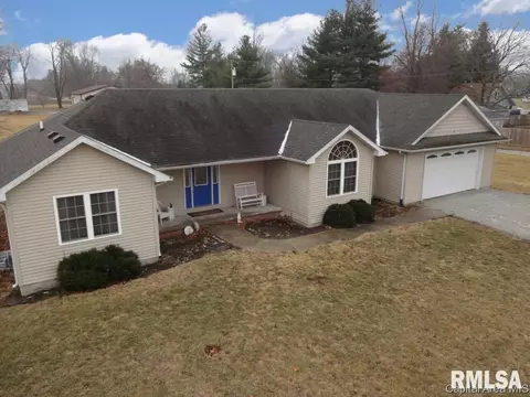 304 E Center St, Loami, IL 62661 photo 2