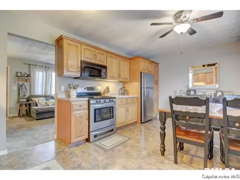 1325 Crestview Dr, Springfield, IL 62702 photo 7