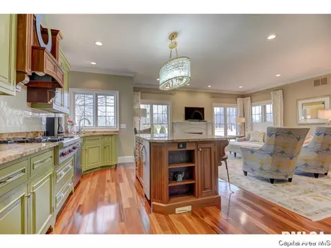 58 Oakmont Dr, Springfield, IL 62704 photo 2