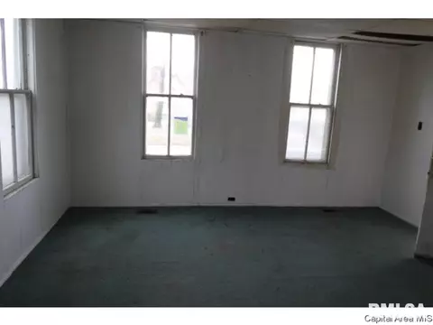528 W Carpenter, Springfield, IL 62702 photo 2