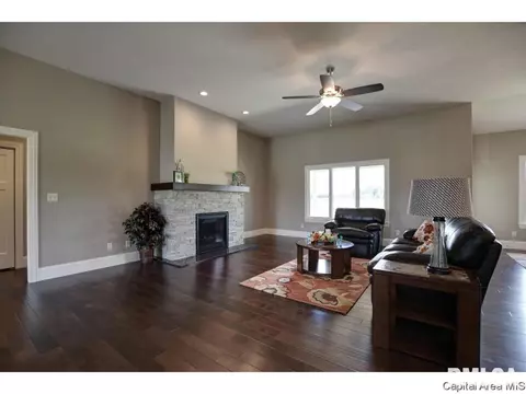 3608 Deer Run Dr, Springfield, IL 62711 photo 2