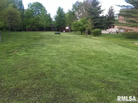 820 E Lake Dr, Springfield, IL 62712 photo 2