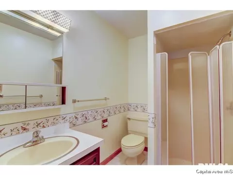 820 E Lake Dr, Springfield, IL 62712 photo 11
