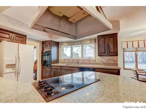 820 E Lake Dr, Springfield, IL 62712 photo 22