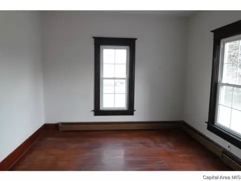 825 E Walnut St, Gillespie, IL 62033 photo 8