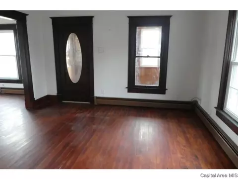 825 E Walnut St, Gillespie, IL 62033 photo 2
