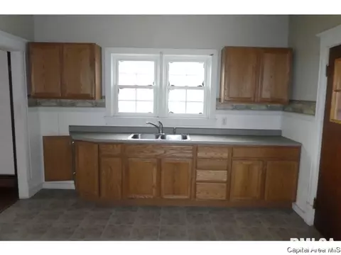 825 E Walnut St, Gillespie, IL 62033 photo 5