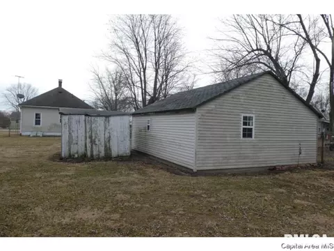 825 E Walnut St, Gillespie, IL 62033 photo 15