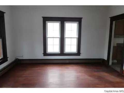 825 E Walnut St, Gillespie, IL 62033 photo 4