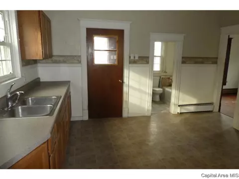 825 E Walnut St, Gillespie, IL 62033 photo 7