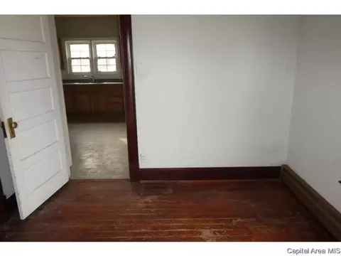 825 E Walnut St, Gillespie, IL 62033 photo 13