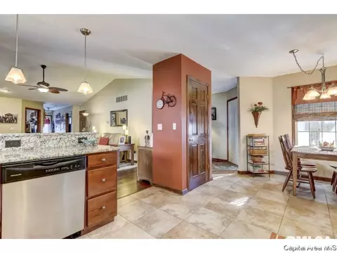 2312 Cormorant Dr, Springfield, IL 62711 photo 7