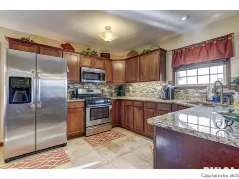 2312 Cormorant Dr, Springfield, IL 62711 photo 2