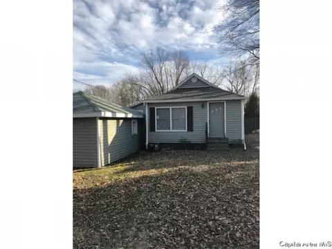 312 E Sycamore St, Thayer, IL 62689 photo 1