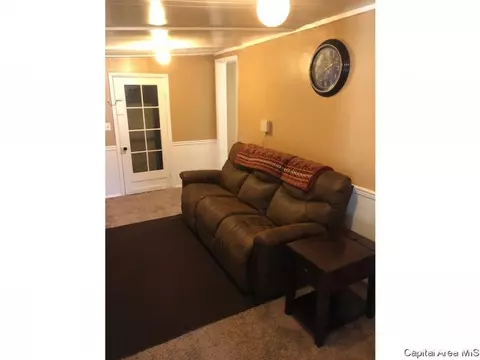 312 E Sycamore St, Thayer, IL 62689 photo 2
