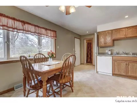 9 Lariat Dr, Springfield, IL 62702 photo 7