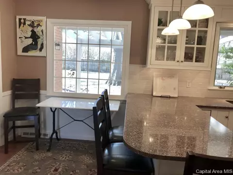 2333 S Bates Ave, Springfield, IL 62704 photo 5