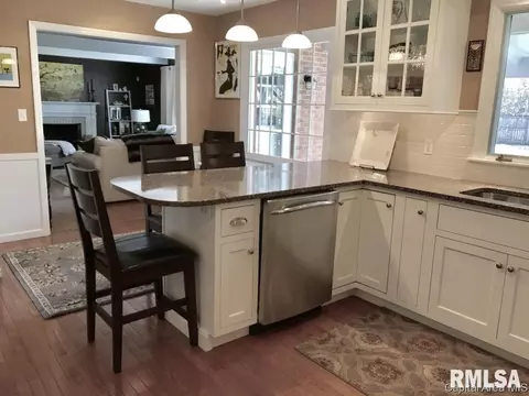 2333 S Bates Ave, Springfield, IL 62704 photo 6