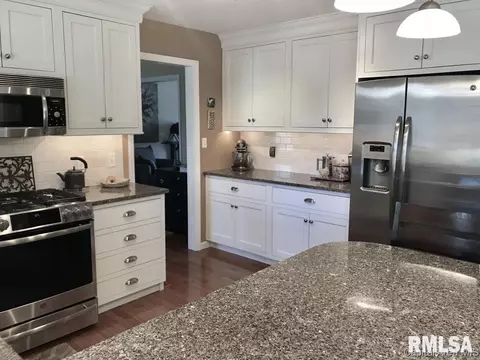 2333 S Bates Ave, Springfield, IL 62704 photo 3