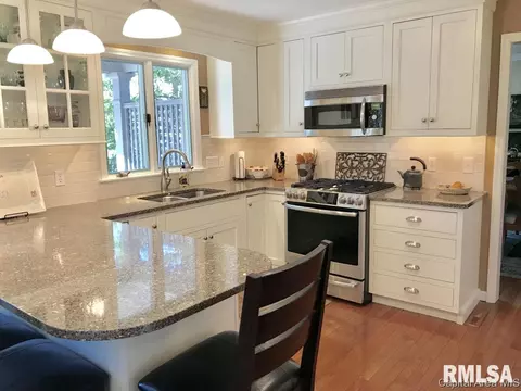 2333 S Bates Ave, Springfield, IL 62704 photo 9
