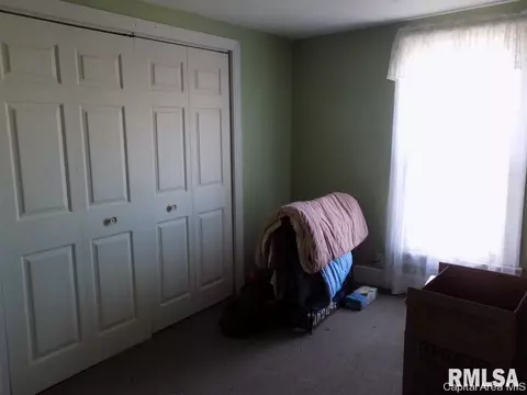 209 E Washington St, Athens, IL 62613 photo 4