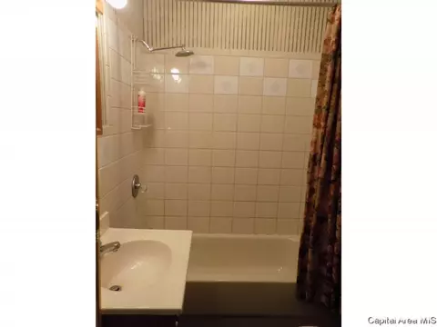 209 E Washington St, Athens, IL 62613 photo 5