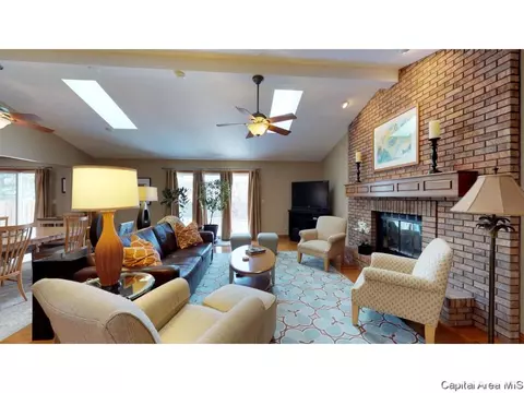 3217 Bowwood Dr, Springfield, IL 62712 photo 2