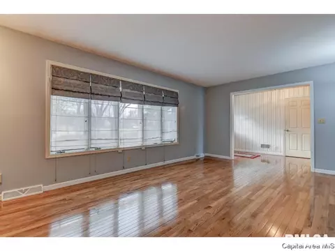1300 Merion Dr, Springfield, IL 62704 photo 3