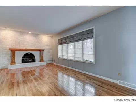 1300 Merion Dr, Springfield, IL 62704 photo 4