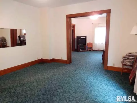 401 N Thomas St, Morrisonville, IL 62546 photo 3