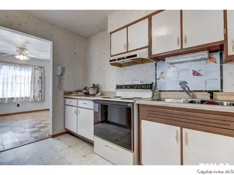 1241 Mossman Ave, Springfield, IL 62702 photo 8