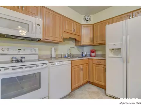 3008 Somerton Rd, Springfield, IL 62702 photo 6